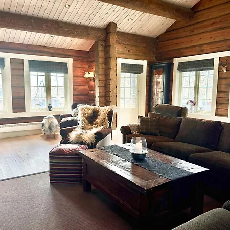 Spacious With Sauna & Scenic Terrace 度假居 *