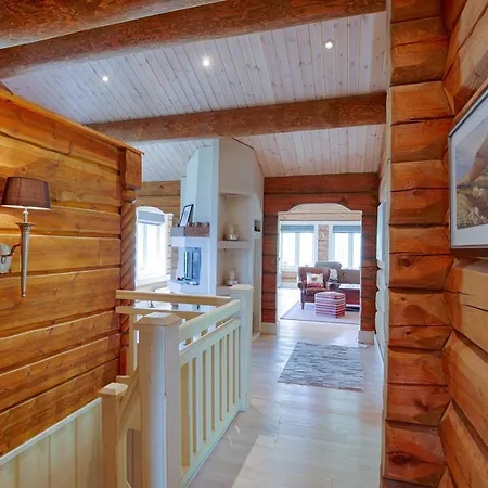 Spacious With Sauna & Scenic Terrace 度假居