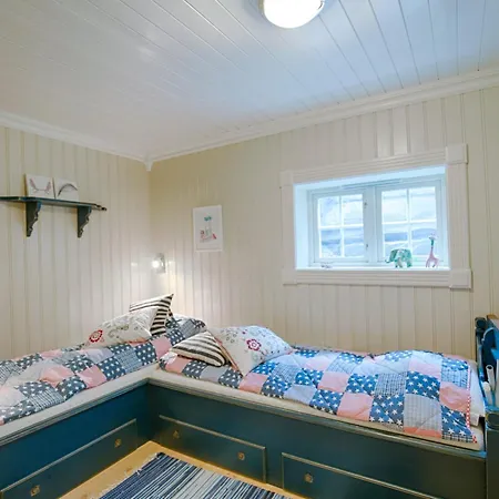 Spacious With Sauna & Scenic Terrace 度假居